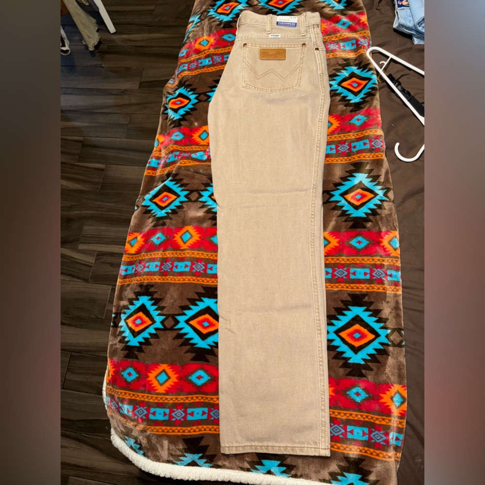 women’s tan wrangler jeans NWT
